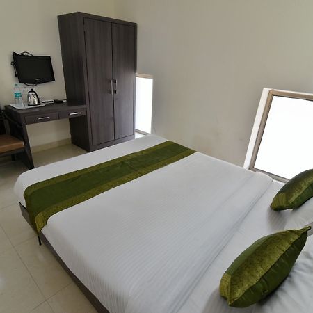 Hotel Anand Niketan By Bonjour - On The Ganges à Haridwār Extérieur photo